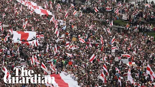 Belarus: tens of thousands of protesters flood Minsk demanding Lukashenko's removal