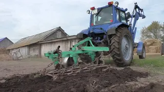 ТРАКТОРИСТ НА БЕЛАРУСЬ МТЗ-80 ПАШЕТ ОГОРОД ПОД ПОСАДКУ КАРТОШКИ!!!