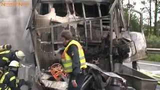 LKW geht nach Unfall in Flammen auf