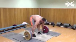 Михаил Кокляев делает протяжку 140 кг