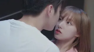 Xu Kai seduces Cheng Xiao, hugs her and kisses her forcefully.