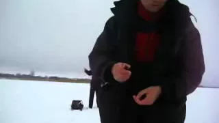 Спортивная ловля окуня на блесну  Ice fishing for perch in Russia