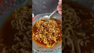 Una maruchan con camarón