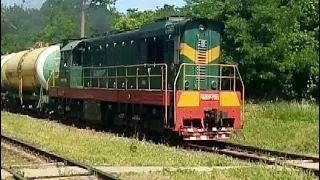 ЧМЕ3-7321 з вантажним потягом