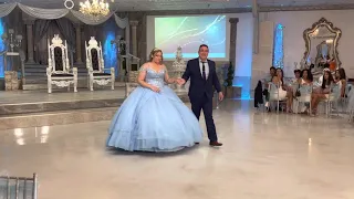 Sonna rele strong baile de #vals de Emily y su papá #quinceañera  #romanticdance