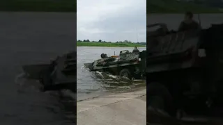 TPz Fuchs schwimmt in der Havel