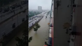 Flooding at KDA Chowrangi , North Nazimabad Karachi | Heavy rainfall Today