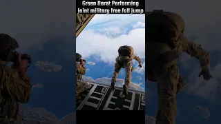 Breathtaking Jump by the US Army Green Berets with Greek special forces #paratrooper #usarmy #goarmy