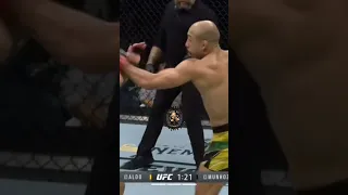jose aldo showing off his hand speed late in his career 😳