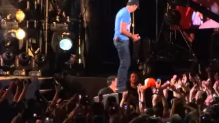 Luke Bryan - Country Girl (Shake It For Me) (6/6/13)