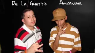 Arcangel y de la Ghetto - Ella me enloquece bailando