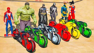 HOMEM ARANHA HULK BATMAN E AMIGOS COM MOTOS FUTURISTAS NO AEROPORTO! MOTOS COM SPIDERMAN - IR GAMES