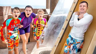 24H wyzwanie | Dzieci w parku wodnym 🌊 100 zjeżdżalni wodnych | Rodzinna przygoda
