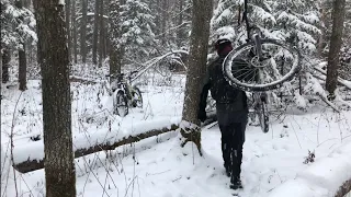 Накрыло снегом и дождем! Пошли пешком. Бросили велосипеды в лесу...