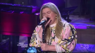 Kelly Clarkson Sings "A Special Place" Live Concert Performance by Danielle Bradbery  May 3, 2023 HD