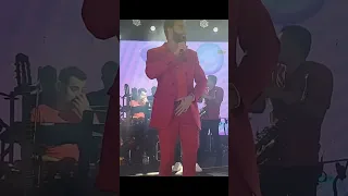 Gusttavo Lima fica BEBADO no Palco e apronta isso aí “Pra que eu fui beber”