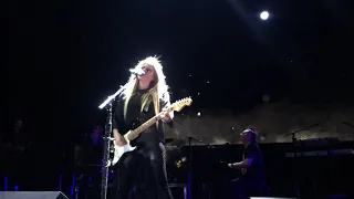 Avril Lavigne - Keep Holding On Live - 2019 - 07 - Head Above Water Tour Live In Seattle