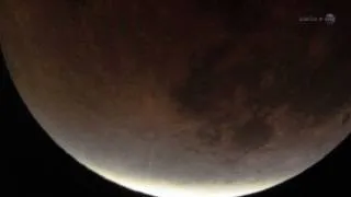 ScienceCasts: A Super-Sized Lunar Eclipse