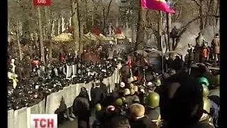 Біля Маріїнського парку триває найжорстокіше протистояння