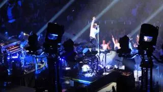 Bon Jovi BACKSTAGE VIEW - "Livin on a Prayer" @Scottrade Center - St. Louis 2013