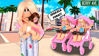 A MÃE DAS GÊMEAS ACHOU UM BEBÊ E ELAS FICARAM COM CIUMES - HISTORINHA DE BERRY AVENUE RP ROBLOX 🏡