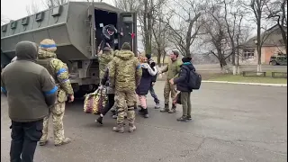 Прикордонники евакуювали з зони обстрілу сімох українців