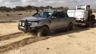 Ford Ranger towing 3.5 t through sand