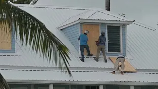 Tropical Storm Lisa: Hurricane warnings as high winds head for Belize