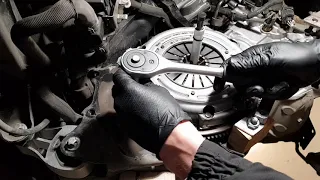 Smart 451 Clutch replacement Ep.6 of 7 (Clutch disc)