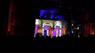 Fünf Sterne Deluxe - Intro/Fünf Sterne - Live im Columbia Theater Berlin, 23.11.2017