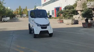 Low speed electric vehicle for delivery solution of the last mile in the city.