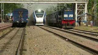 2  गाड़ियों के बीच से निकली वंदे भारत एक्सप्रेस | Vande Bharat express in Gyanpur Road