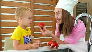 Chris et maman apprennent et jouent la routine du matin