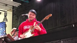 Mac DeMarco getting silly with soundchecking