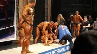 bodybuilder from Russia faints on stage