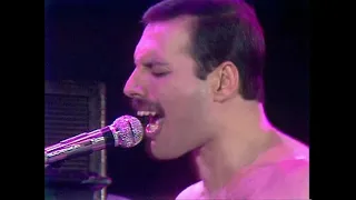 24. We Are The Champions (Queen In Wembley Stadium: 11/7/1986) filmed concert