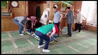 Банда Уразаева захватывает центральную мечеть ср. Елюзани избивая стариков и инвалидов на 9 мая