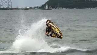 Аквабайк во Владивостоке / Freestyle and jumps on Jet ski