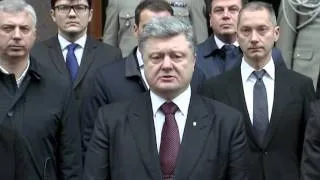 Президент вшанував пам'ять жертв терактів у Парижі біля Посольства Франції в Києві