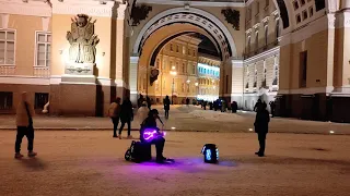 Наутилус Помпилиус - "Прогулки по воде", Николай Музалёв выступает на Дворцовой площади в Петербурге