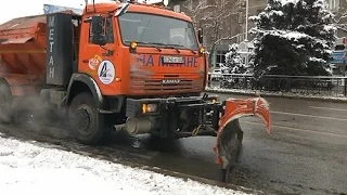 Для расчистки снега в Алматы привлекли 608 единиц техники (10.12.15.)