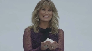 Jennifer Nettles hosts | CMA Country Christmas 2014 | CMA