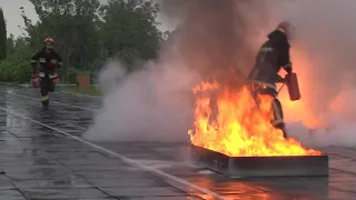 Вогнеборці Хмельниччини мірялись силами на змаганнях з пожежно-прикладного спорту