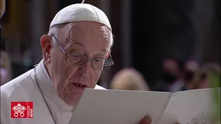 La supplica alla Madonna di Papa Francesco per l'umanità ferita