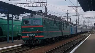ВЛ82М-067 + ЧС2-583 з потягом Харків-Ужгород
