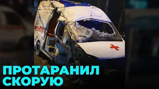 6 человек пострадали в аварии с участием скорой помощи