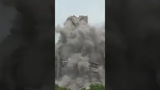 India demolishes illegal skyscrapers, evacuates thousands | USA TODAY #Shorts