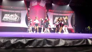 Girl falls on her neck during cheer comp.