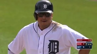 BOS@DET: V-Mart plates Kinsler with a single in 9th