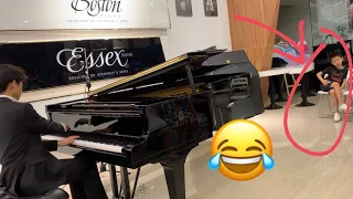 Watch this kid’s hilarious reaction of getting bored at my recital!
